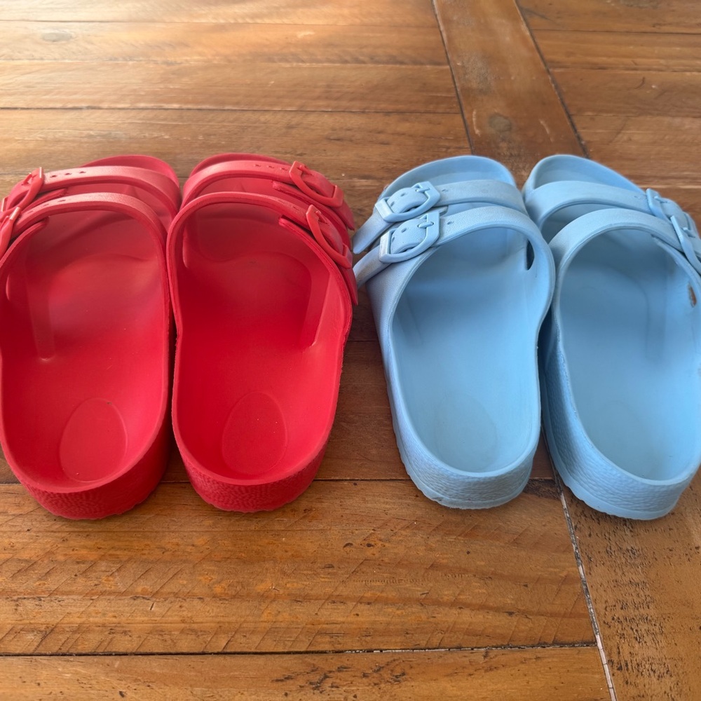 Shade & Shore Red and Blue Women's Sandals - Picture 5 of 7